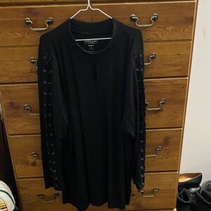 Torrid Size 6 Keyhole Neck Sweater W/ Lace Up Sleeves